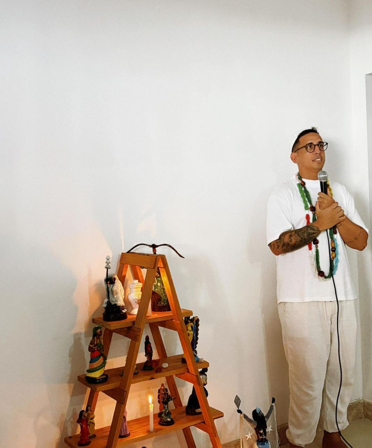 Pai André durante momento de acolhimento na Aldeia Flechas de Luz